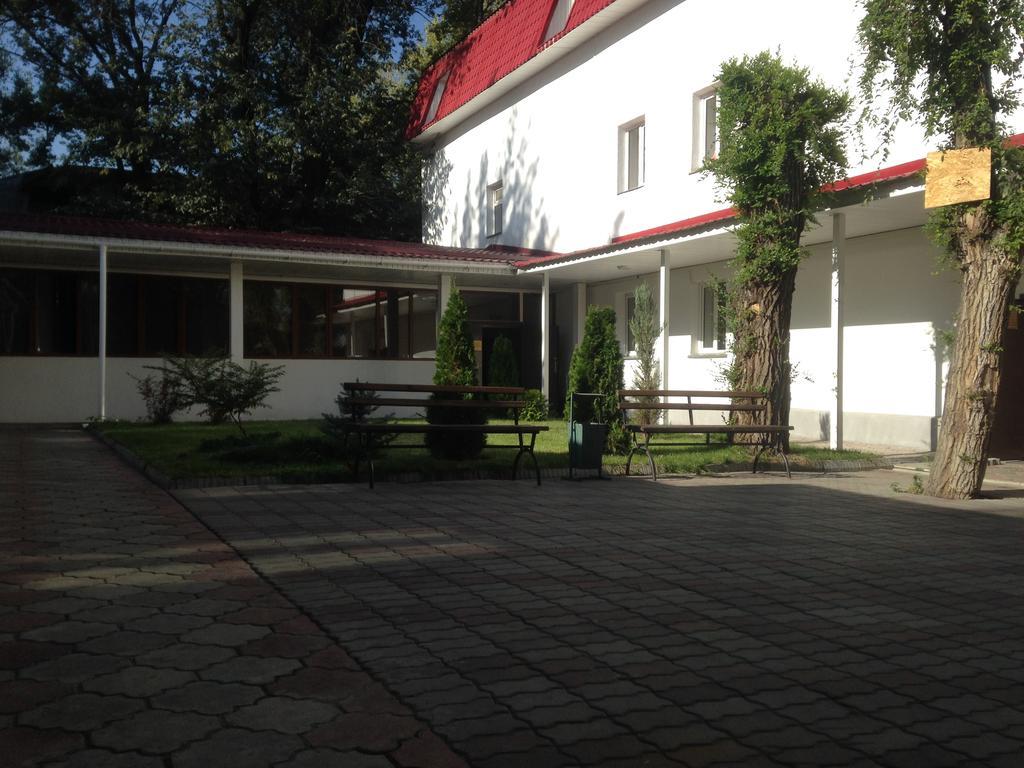 Albergue Fiveseasons Almatý Exterior foto