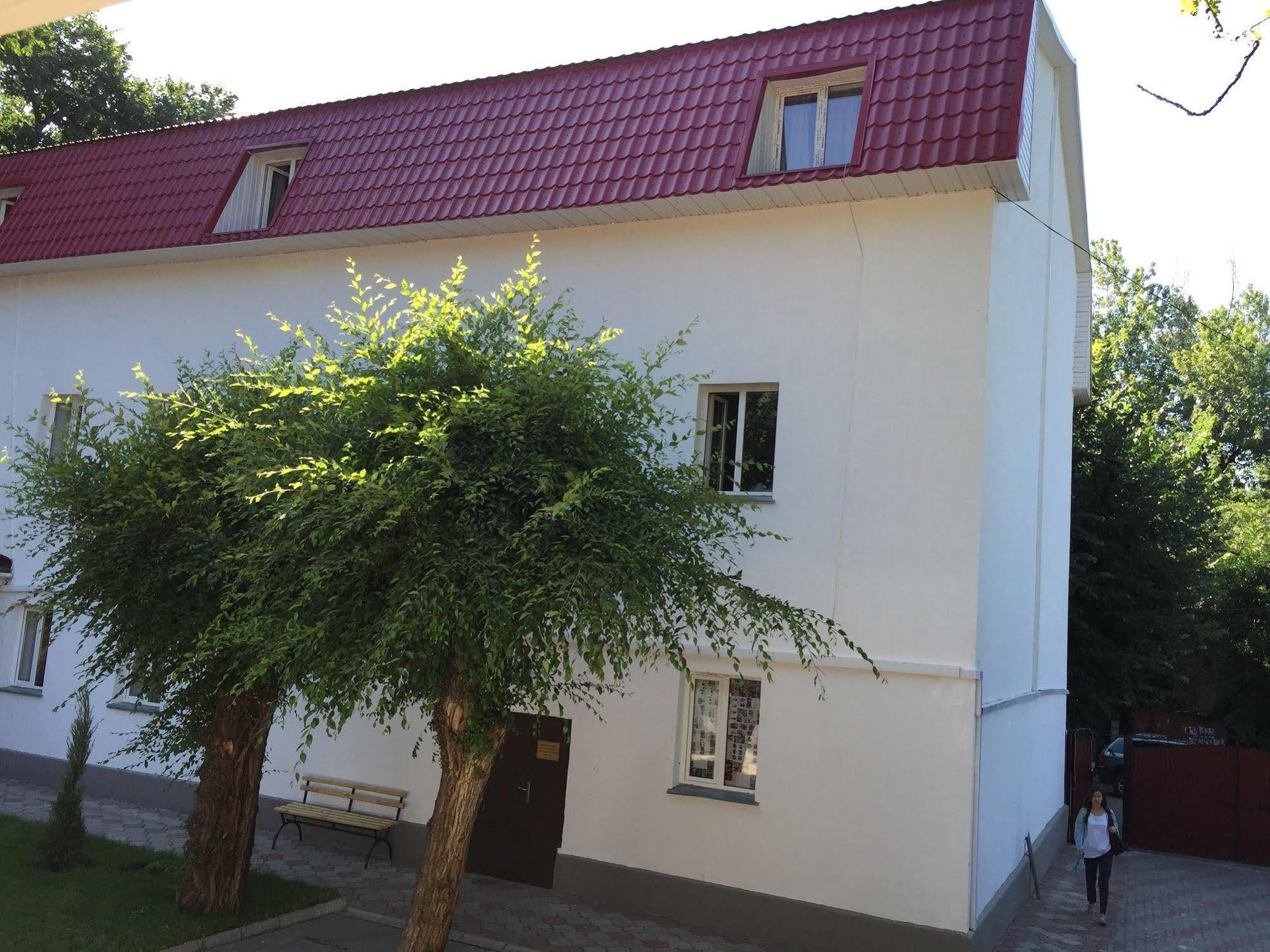 Albergue Fiveseasons Almatý Exterior foto